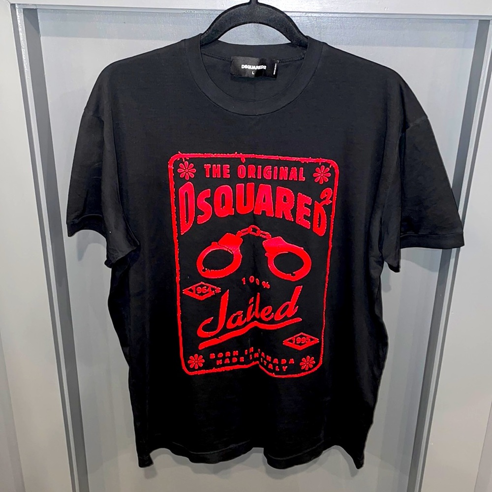 Dsquared Black and Red T-shirt Size Large Like New!